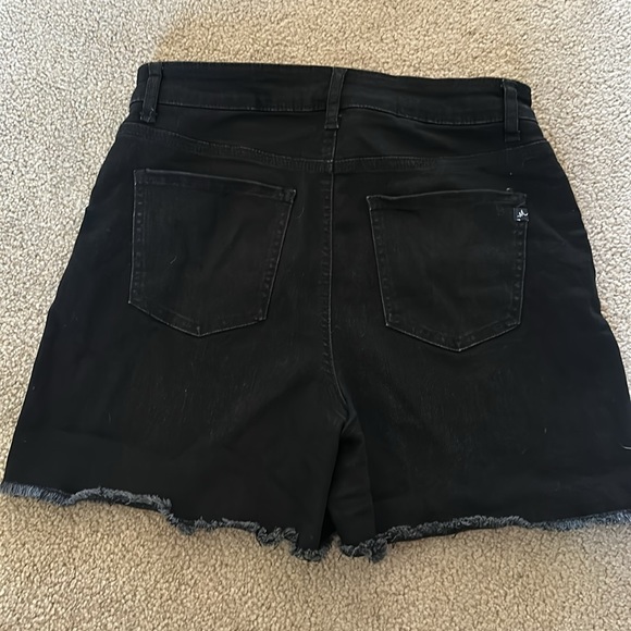 m jeans by maurices™ Cool Comfort Black High Rise 5in Short size 12 - Picture 3 of 4